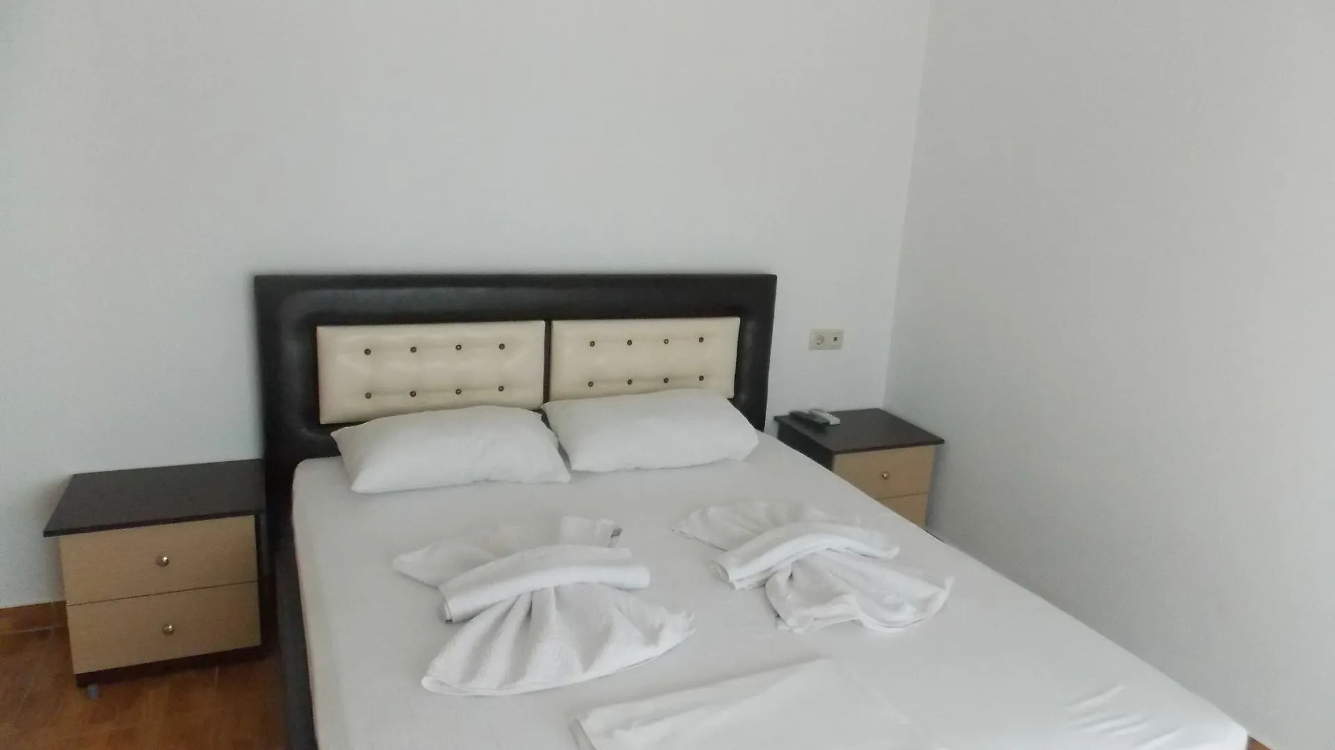 Hotel Eleana & Apartments Саранда