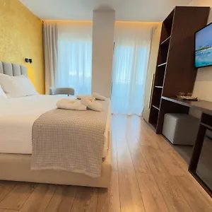 The Queen's Lion Premium Sarandë