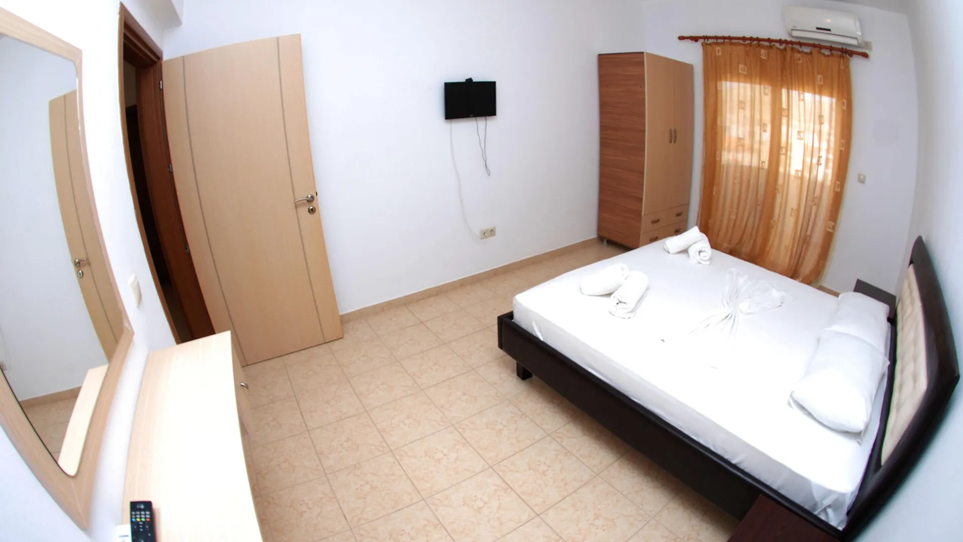 Apartments & Hotel Eleanna Sarandë