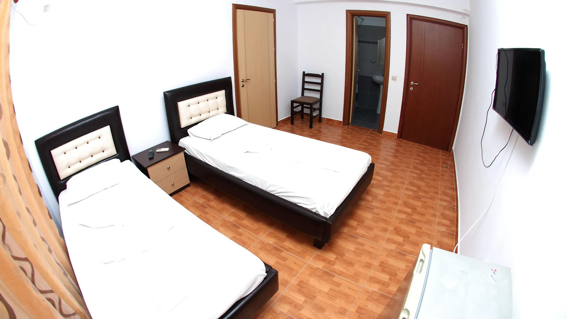 Apartments & Hotel Eleanna Sarandë
