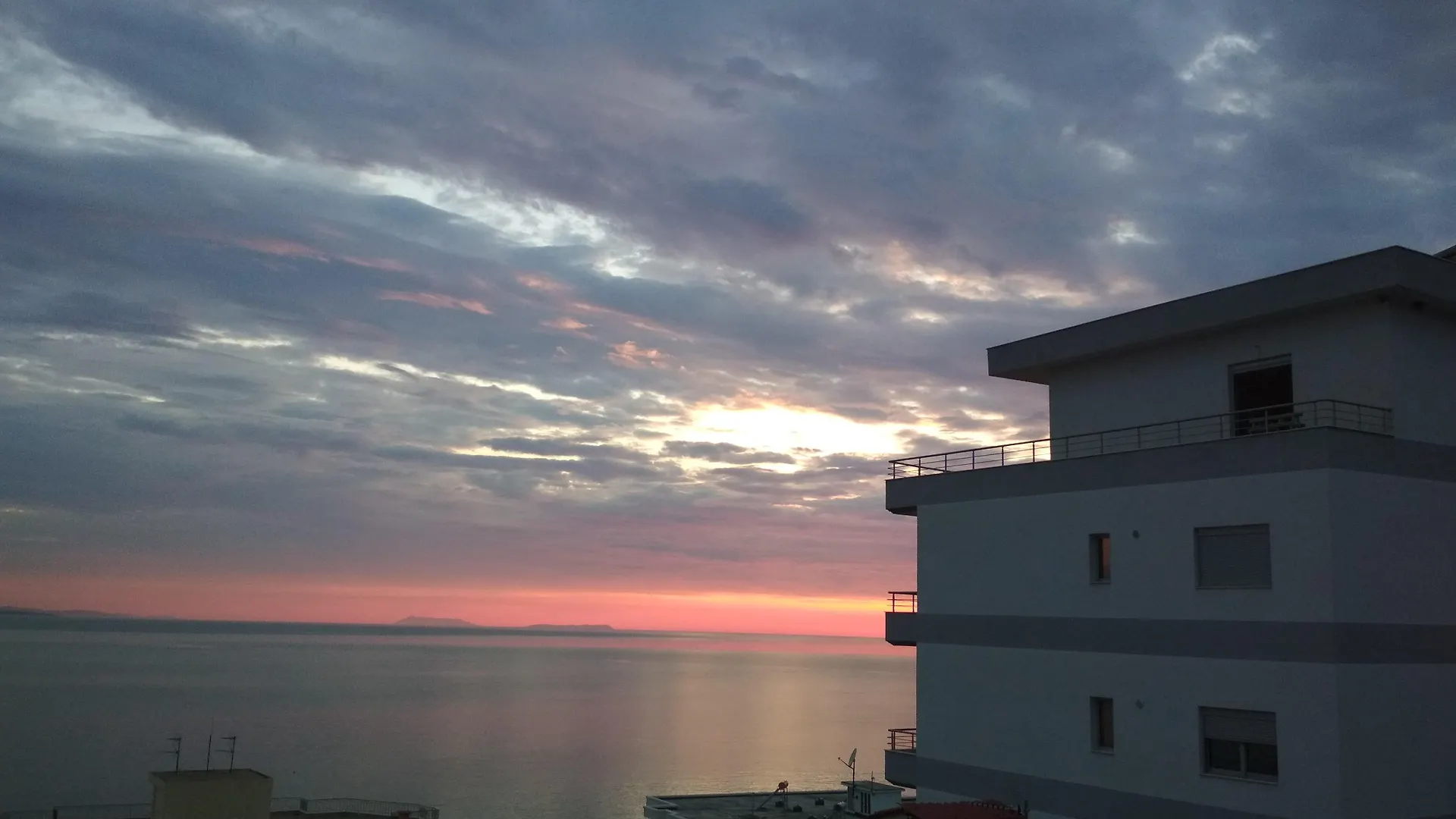 Apartments & Hotel Eleanna Sarandë