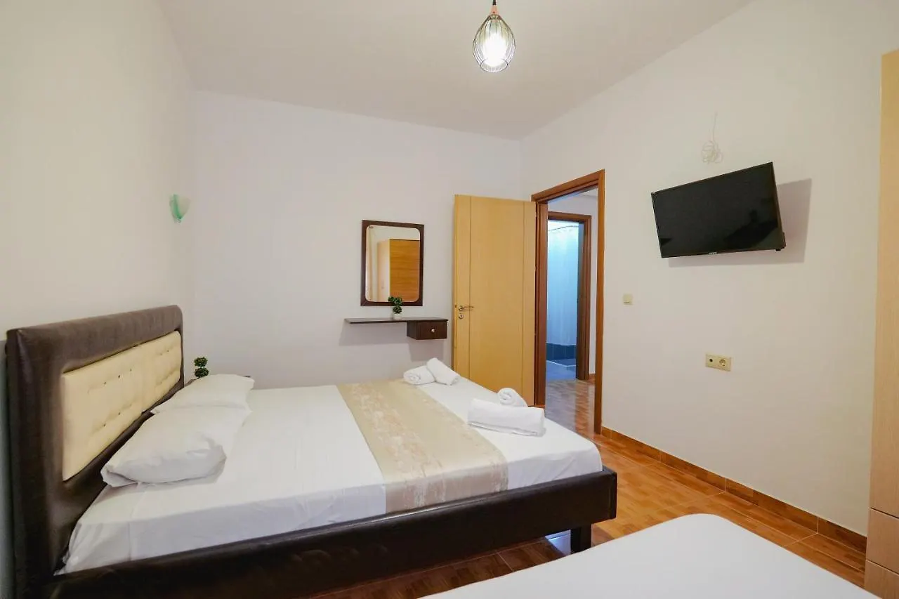 Apartments & Hotel Eleanna Sarandë