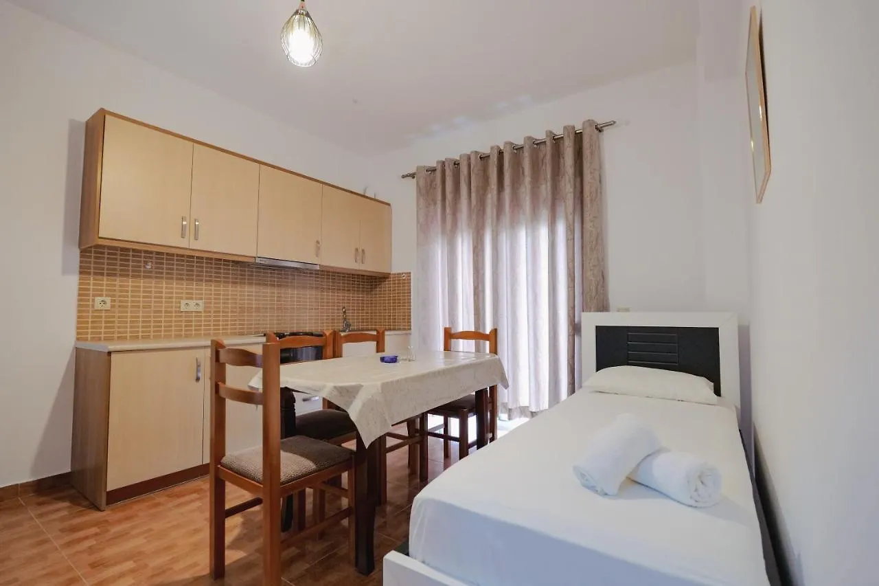 Apartments & Hotel Eleanna Sarandë