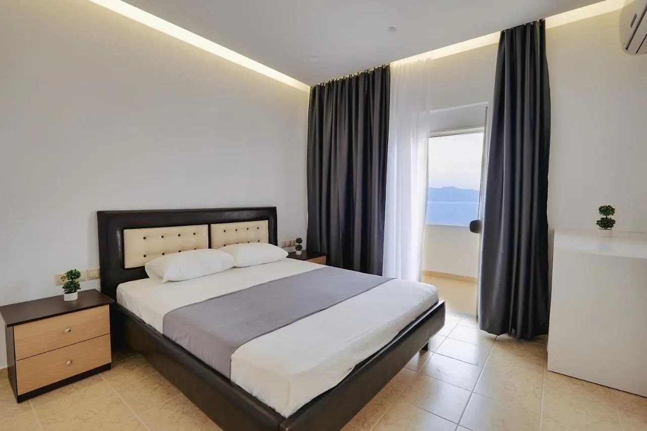 Apartments & Hotel Eleanna Sarandë