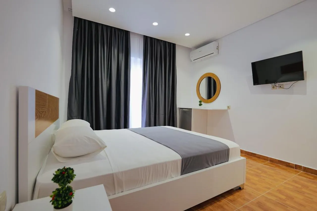 Apartments & Hotel Eleanna Sarandë 0*,