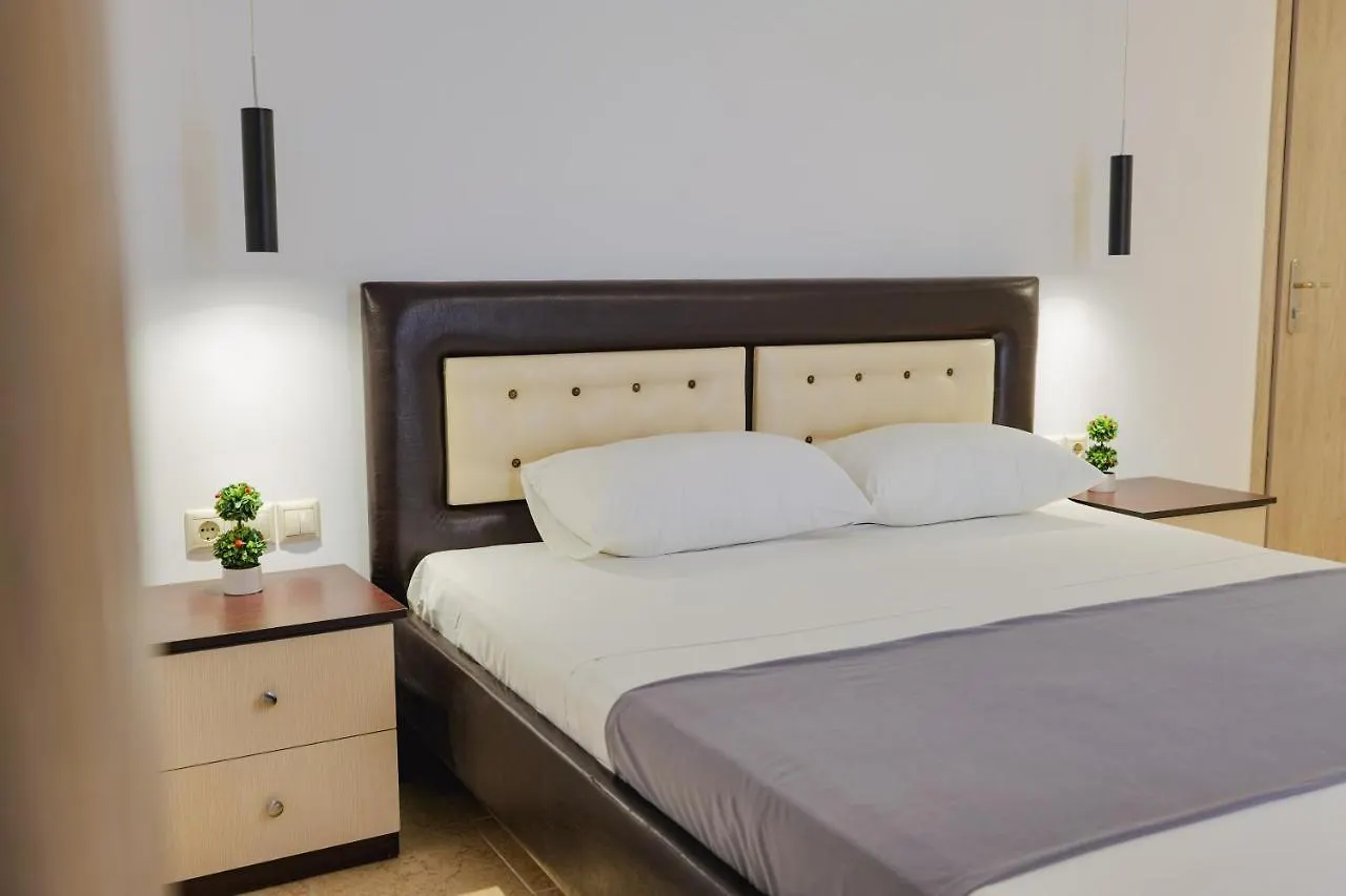 Apartments & Hotel Eleanna Sarandë