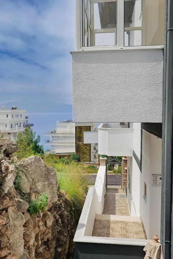 Apartments & Hotel Eleanna Sarandë 0*,