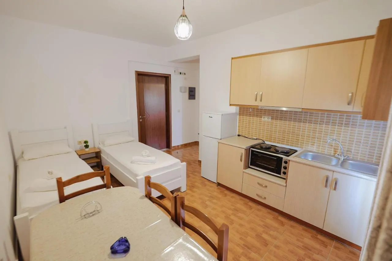 Apartments & Hotel Eleanna Sarandë