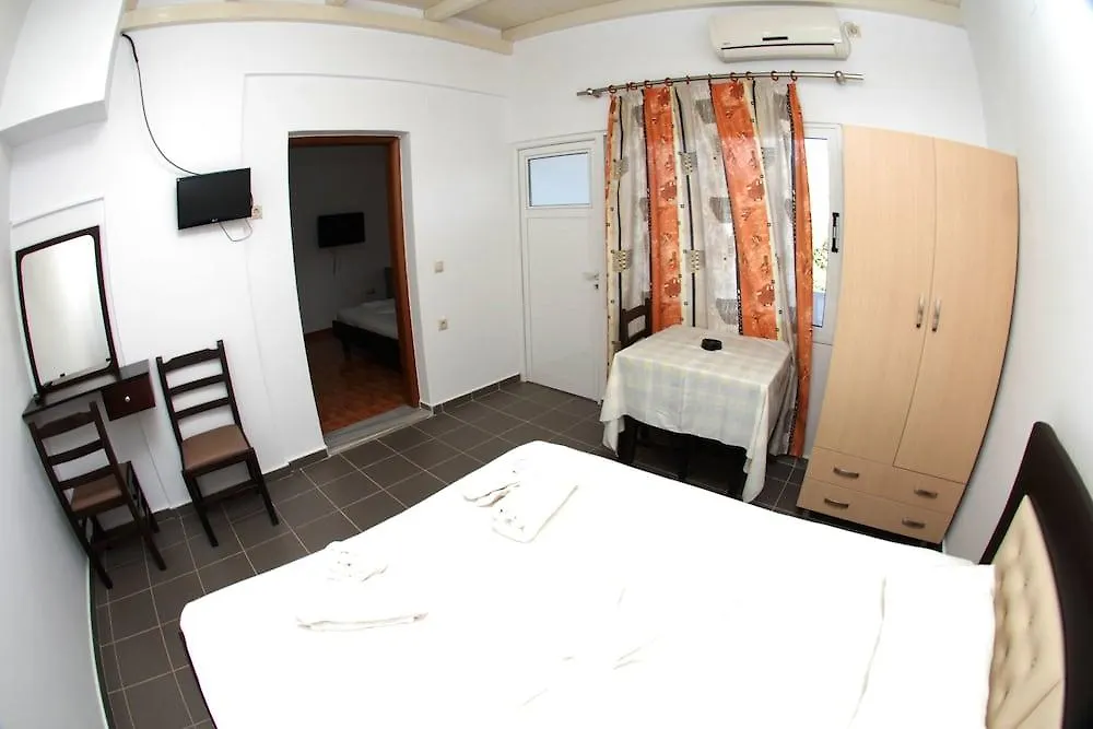 Apartments & Hotel Eleanna Sarandë