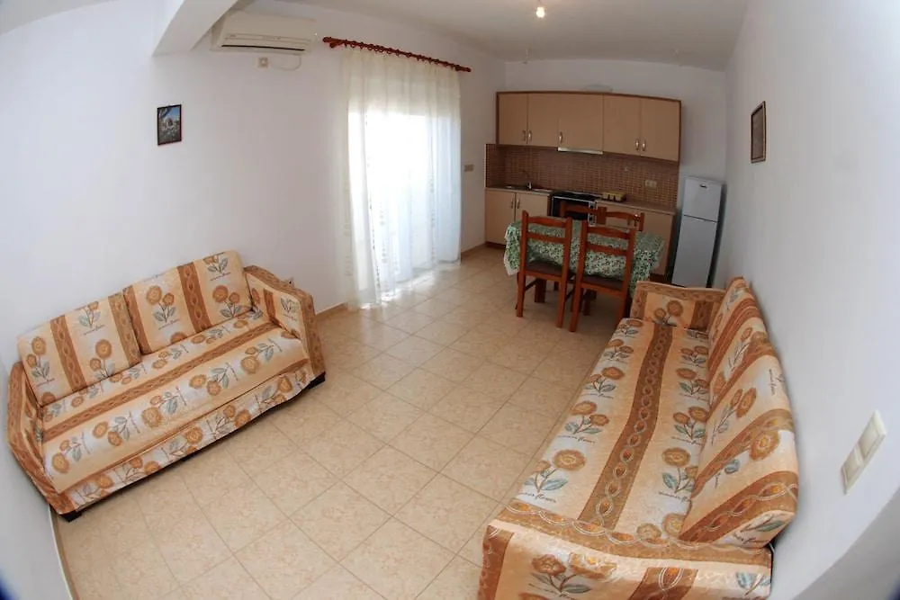 Apartments & Hotel Eleanna Sarandë
