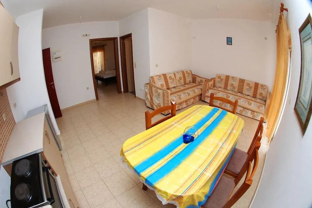 Apartments & Hotel Eleanna Sarandë