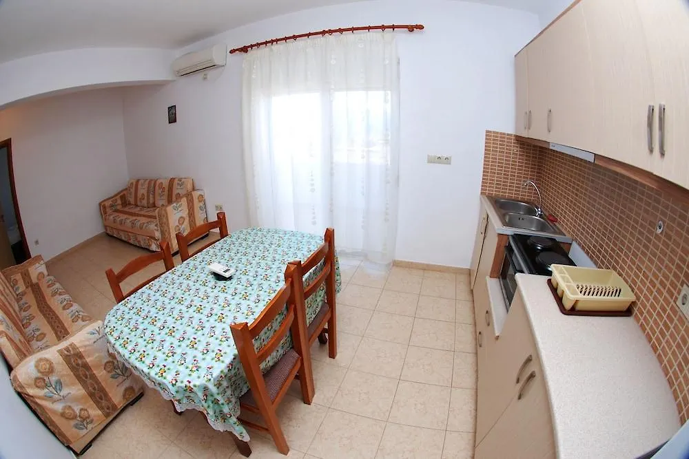 Apartments & Hotel Eleanna Sarandë