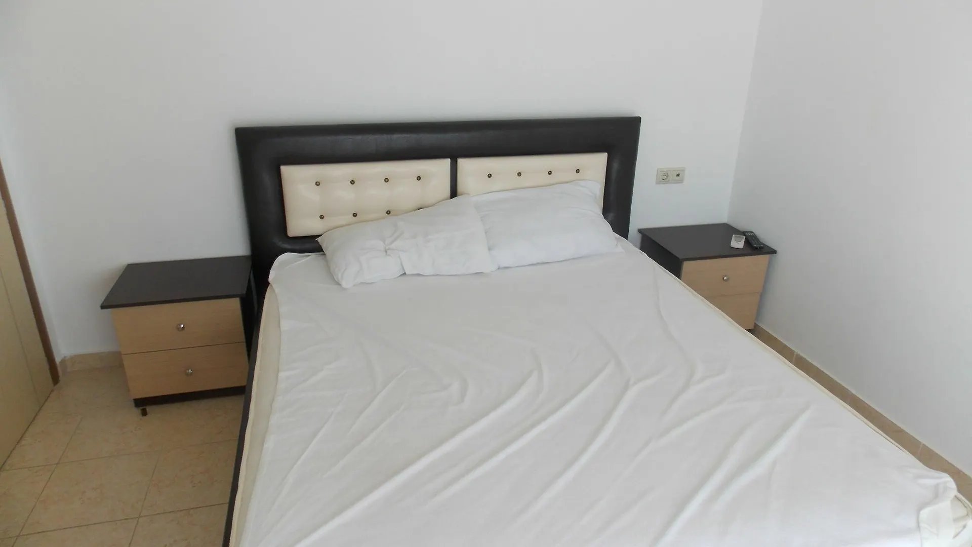 Apartments & Hotel Eleanna Sarandë