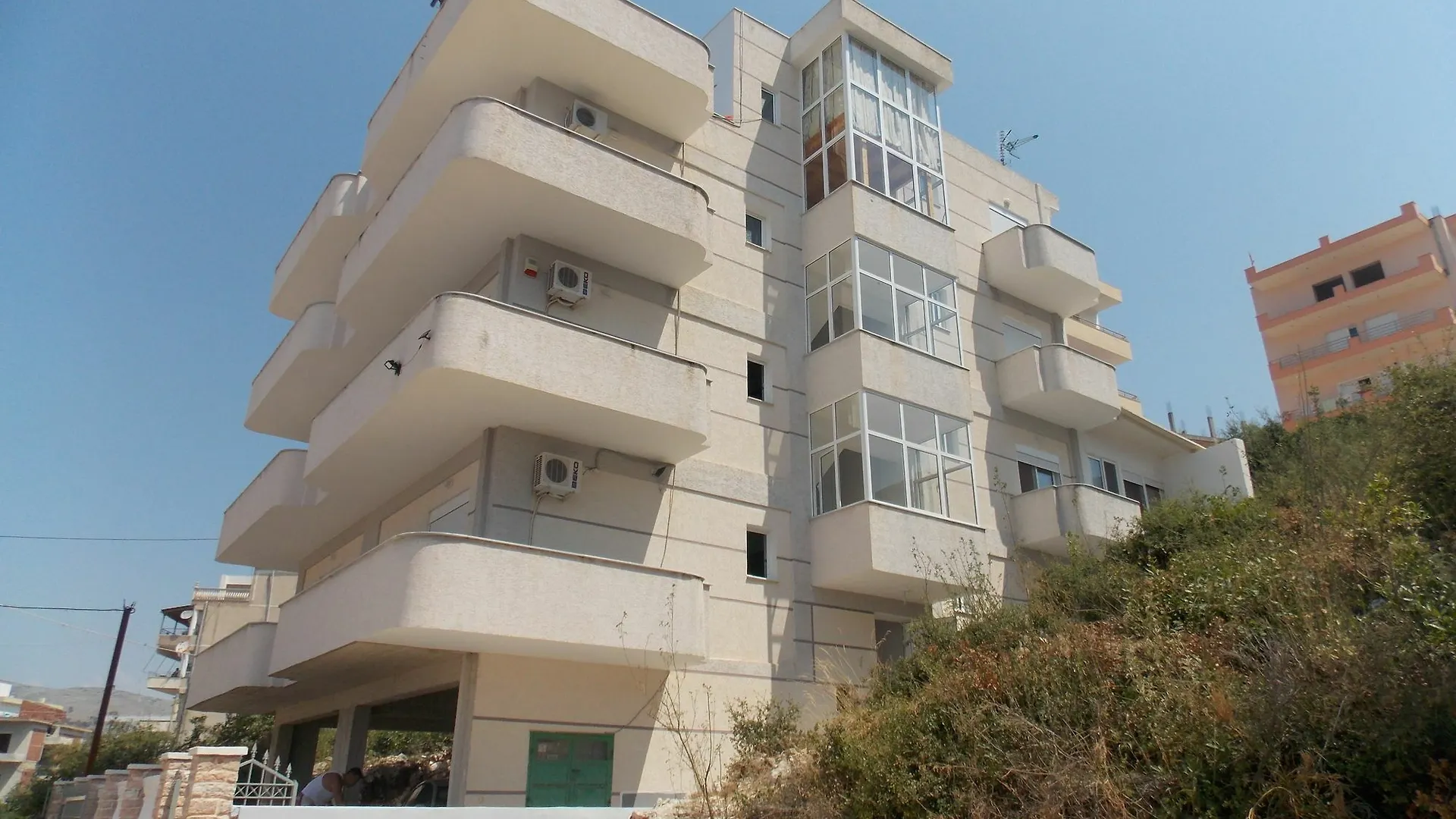 Apartments & Hotel Eleanna Sarandë