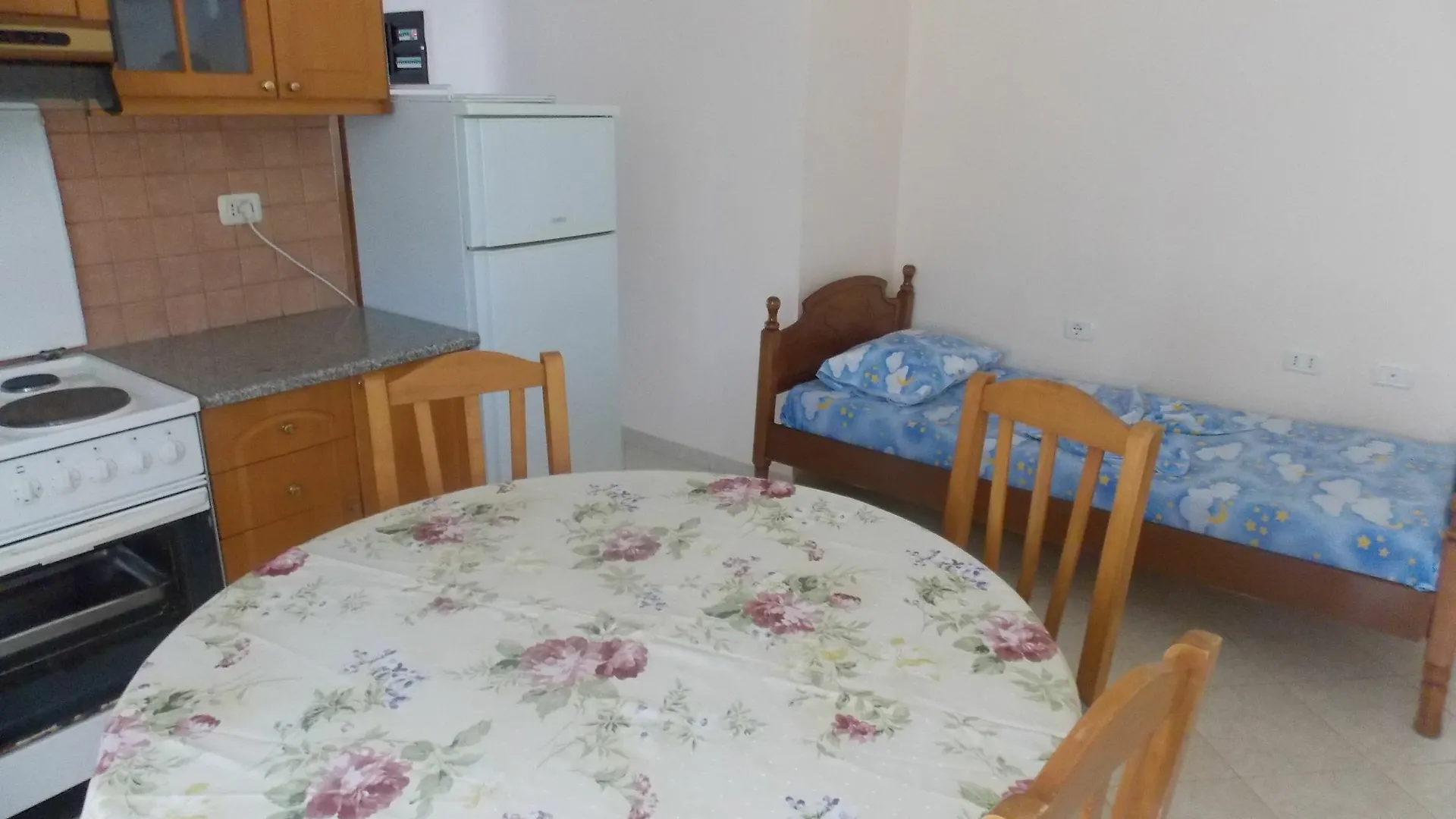 Apartments & Hotel Eleanna Sarandë