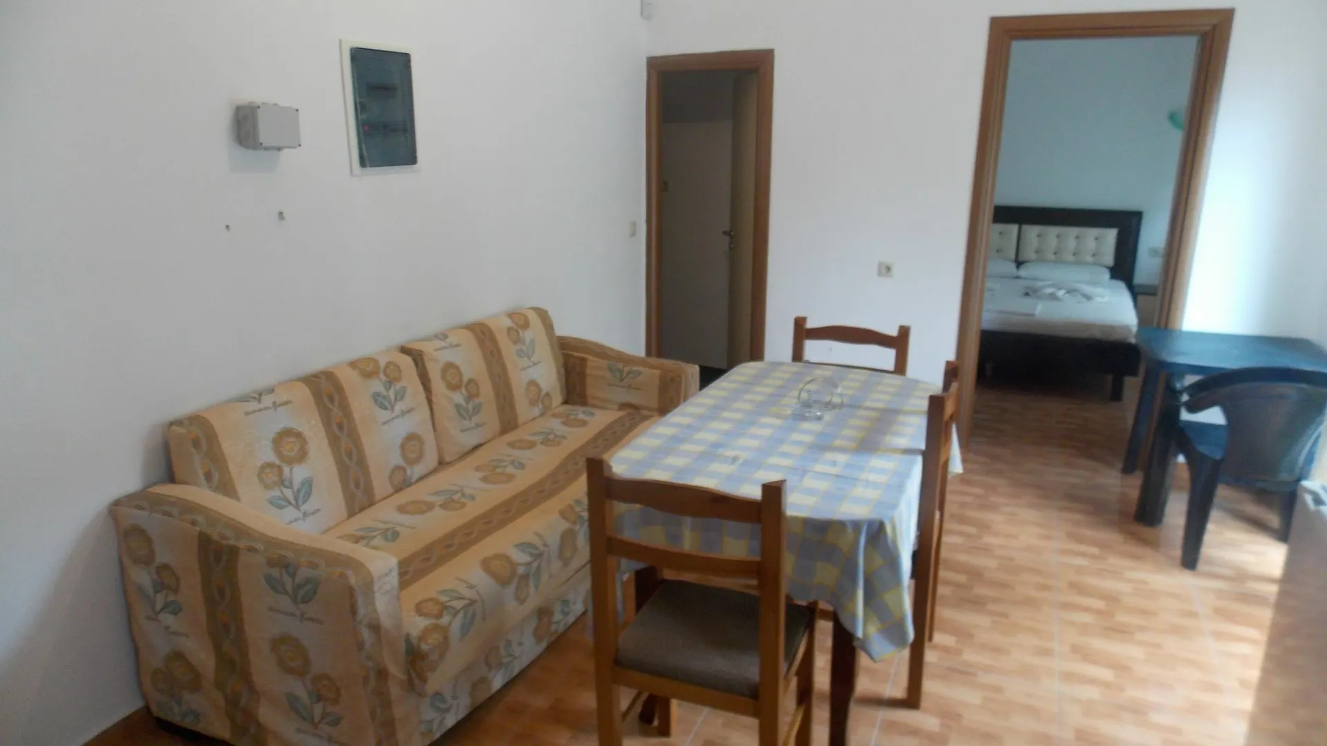 Apartments & Hotel Eleanna Sarandë
